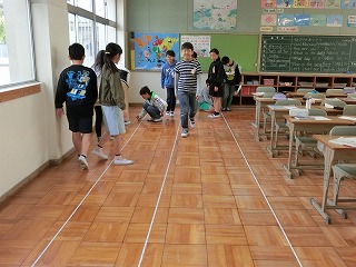 一歩の歩幅は 何ｃｍ 5年 算数 半田市立亀崎小学校